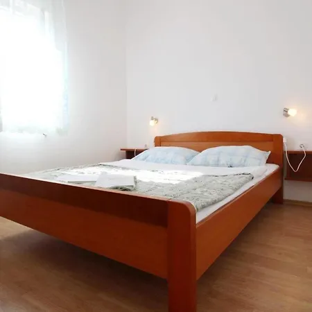 Schoene In Mit Eigener Terrasse Apartman Baška