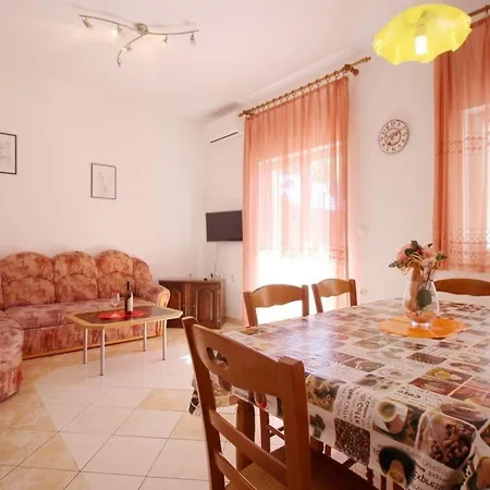 Schoene In Mit Eigener Terrasse Apartman Baška