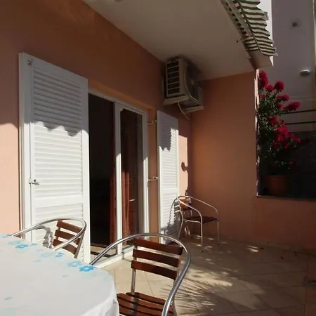Schoene In Mit Eigener Terrasse Baška