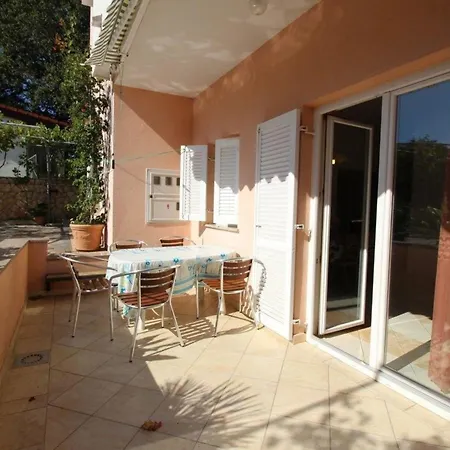 Schoene In Mit Eigener Terrasse