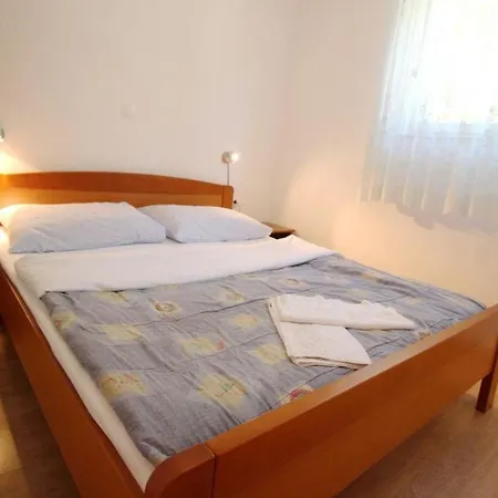 Διαμέρισμα Schoene In Mit Eigener Terrasse Baška