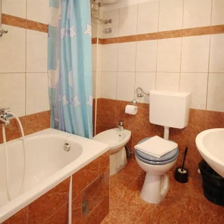 Schoene In Mit Eigener Terrasse Baška